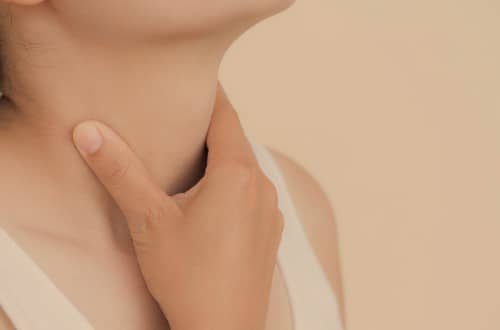 โรคไทรอยด์เป็นพิษ (Hyperthyroidism) : อาการ สาเหตุ การรักษา