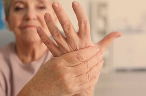 โรคข้ออักเสบรูมาตอยด์ (Rheumatoid Arthritis) : อาการ สาเหตุ การรักษา