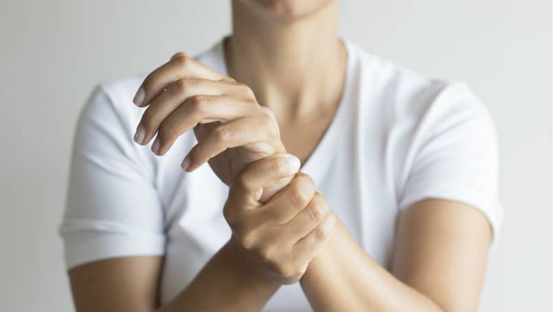 เจ็บข้อมือ (Wrist Pain) : อาการ สาเหตุ การรักษา