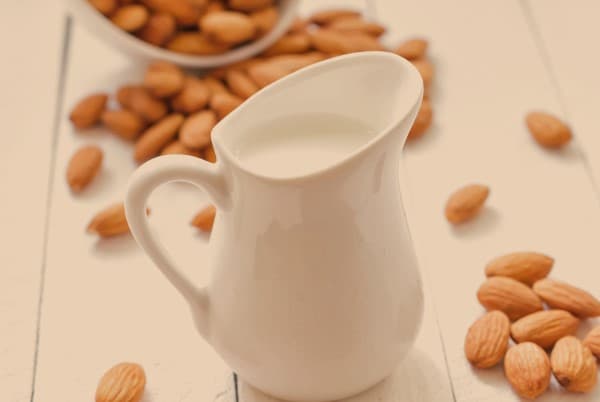 นมอัลมอนด์ (Almond Milk) : ประโยชน์ และสิ่งควรรู้