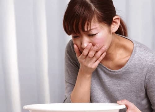 คลื่นไส้และอาเจียนต่างกันยังไง (Difference Between Nausea and Vomiting) 